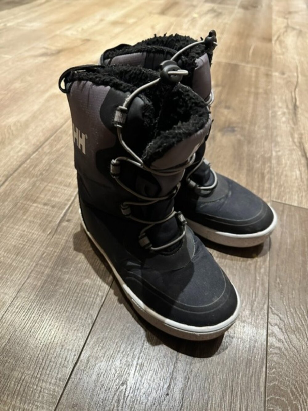 Helly Hansen youth size 1 Winter boots